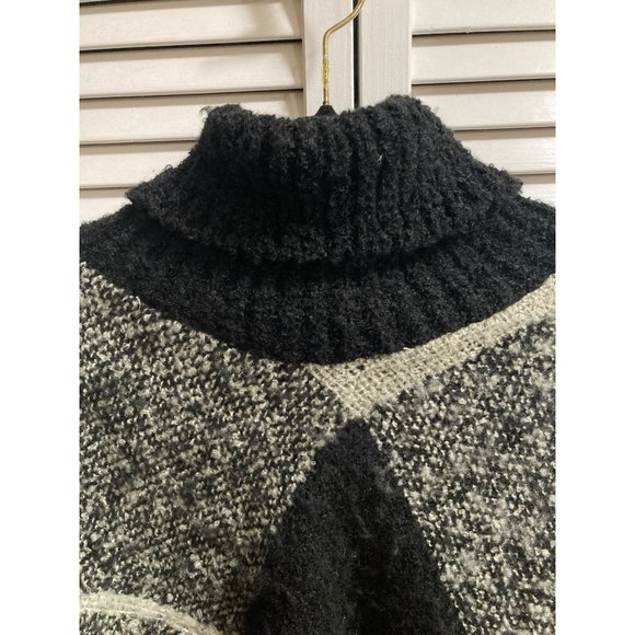Black and White Turtleneck Poncho Very Soft Knit Plaid with Fringe One Size - Picture 4 of 4